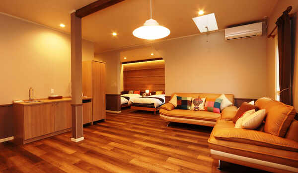 【客室】LEO。大型犬もストレスなく滞在できる広々ツインルームです。