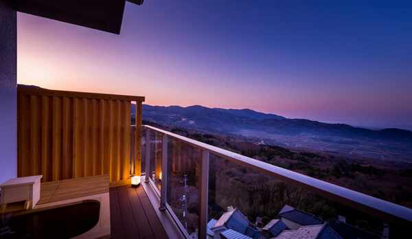 【特別室　和洋室】露天風呂付き客室〜露天風呂〜