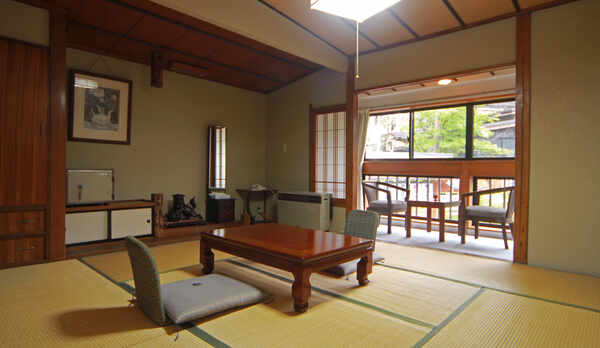 【客室 禁煙8畳】※お部屋により造りや景観が異なります。カップル、ファミリーに。純和風の和室。