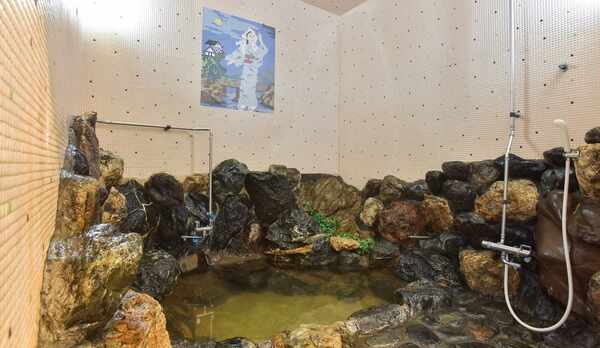*女湯　岩風呂/別館にある岩風呂小さめですが、のんびりと旅の疲れを癒して下さい。