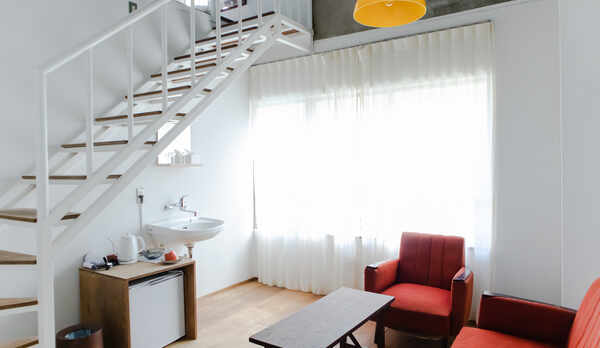 館内唯一の「畳＆布団」の201号室 全6部屋の中で最も広いツインル