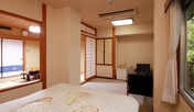 【和洋室】ダブルベッドルームでは自然の環境の中で気持ちのいい目覚めを・・・