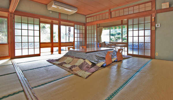 【大部屋和室】趣が感じられる昔ながらの和室のお部屋です。（〜8名様まで）