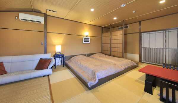 【山吹彩】お部屋には絶妙の高さの和風ローベッド