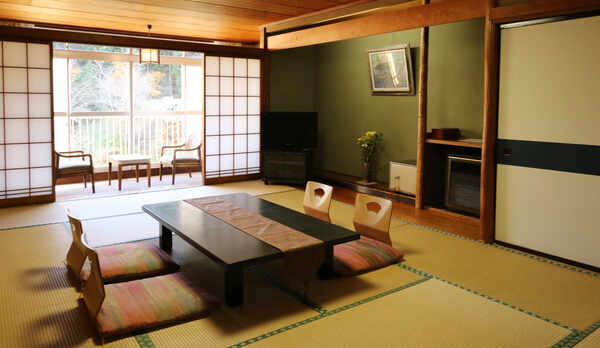 客室（12＋8畳）12畳部分