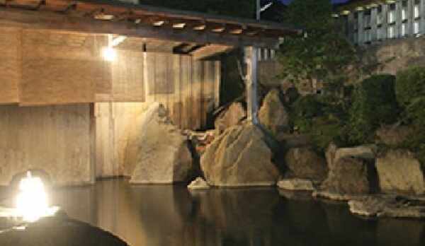 大露天岩風呂「幸運の湯」　夜景