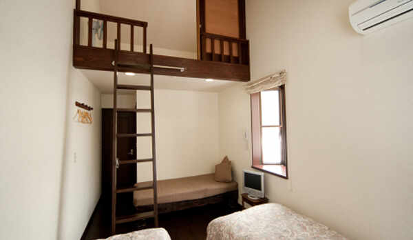 洋室ベットルームロフト付１