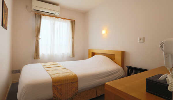 【シングルルーム】-140cmのダブルサイズベッドをご利用いただけます-*