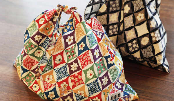 【長楽館オリジナルの信玄袋（パゴン社）アメニティー入り】