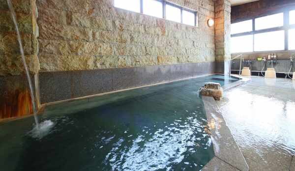 男性内湯　岩風呂