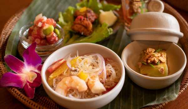 【創作アジアン料理／ご夕食】彩りも良く、ヘルシーな夕食。アジアン風です！