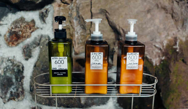 露天風呂のシャンプー類