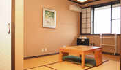 禁煙和洋室の和室部分