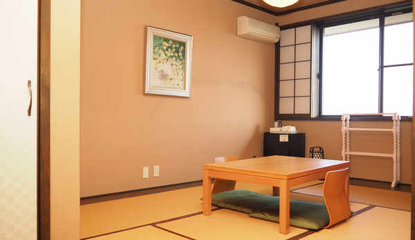 禁煙和洋室の和室部分