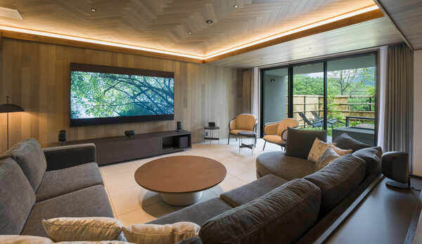 ・【リビング（A）】こだわりの設備を揃え、スイートルームならではのラグジュアリーな空間を演出