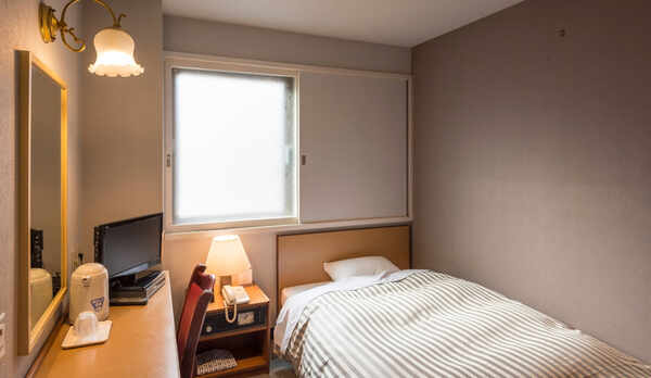 【シングルルーム】お布団を順次入れ替えております。ちょっとずつですが岡ホテルは進化します！