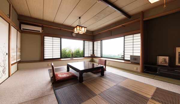 *半露天風呂付客室の一例／『小室』半露天風呂付和室。眺望もお楽しみいただけます。