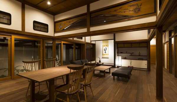 背山（せざん）　リビングダイニング