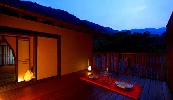 山の灯　２階テラス