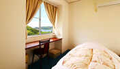 ツイン◆お部屋からは緑と海を眺められます