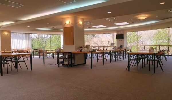 富士山を正面に望む食堂