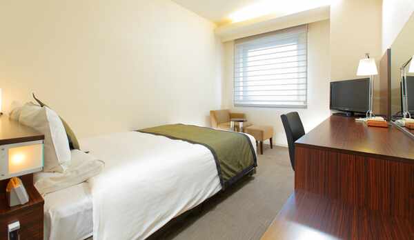 エコノミーダブルルームより少々ゆとりがございます