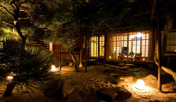 【天然泉露天風呂付き】特別和室/48〜61平米　〜庭園を眺める〜