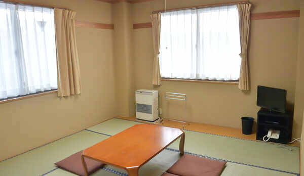 お部屋の一例です。お部屋は全て和室です。全客室WiFiをご利用いただけます。