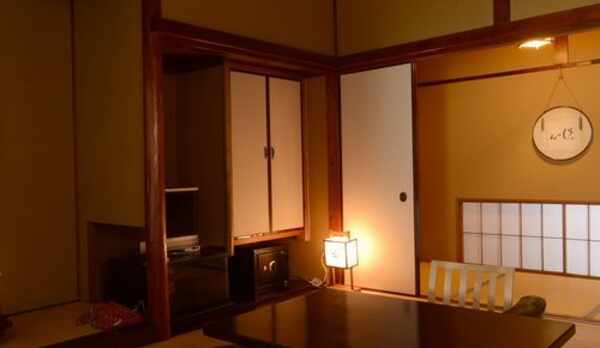 昔ながらの懐かしい和室「たの間」