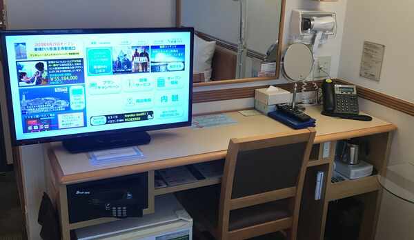 客室内テーブル