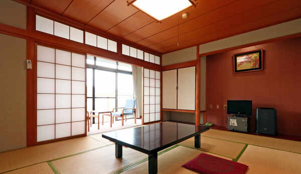 【本館10畳BT付】広縁もあり広々ゆったりとお寛ぎただけます