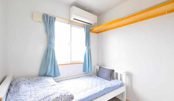 【客室】リビング側、奥の角部屋シングルルーム