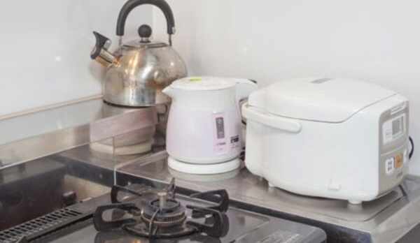 調理器具各種（（A・B棟/電子レンジ・冷蔵庫など備えます）
