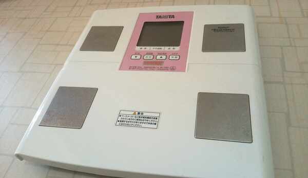 シャワールーム　体重計