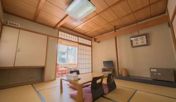 新館 8畳 客室一例