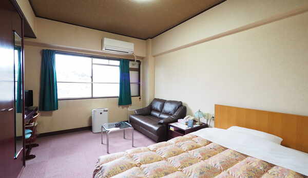 ひろびろダブルルームの1名利用（ベッド幅140㎝）