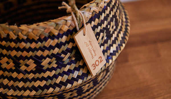 タオル、館内着が入った&ldquo;かごバッグ&rdquo;がお部屋に&hellip;お風呂に行く際にご利用ください