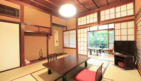 明治棟/8帖+8帖+広縁　本間