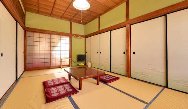 *【和室8畳】畳のお部屋でごゆっくりおくつろぎ下さい。