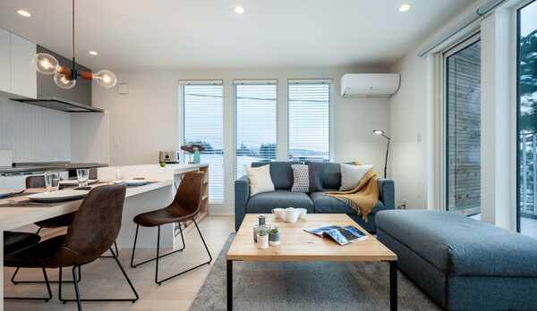 アートハウス　2ベッドルーム　リビング