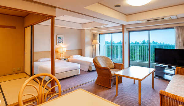 和洋室（ベッド側）