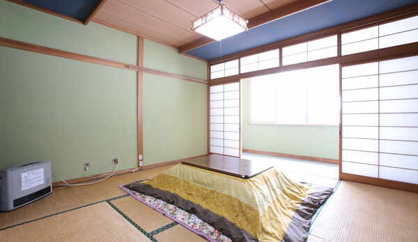 川沿い和室