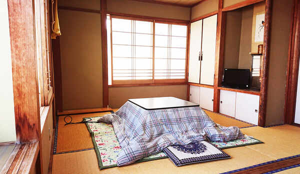 *【客室一例】ぬくぬく♪冬はお部屋にコタツをご用意