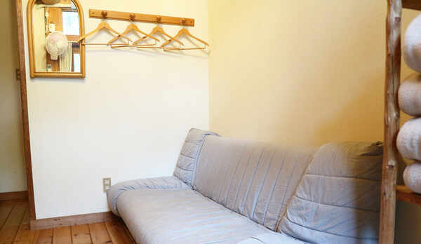 *トリプル＋ソファーベッドのお部屋。森の中で大切な人と楽しい時間を過ごしてください。