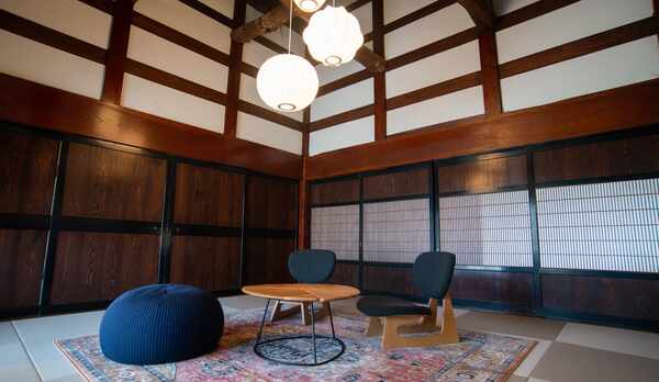 レキシ【リビングルーム】古民家の風情漂う空間です