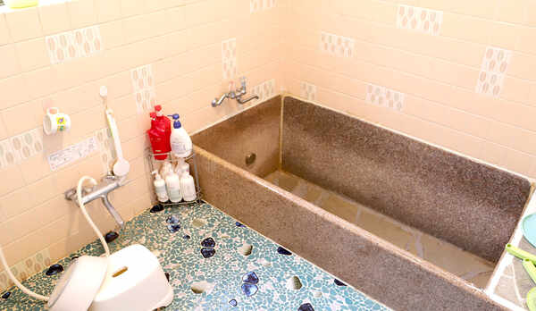 ・お風呂　シャンプーなどはご自由にご利用ください