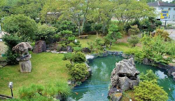 和庭園を眺める空間