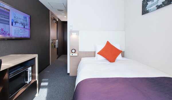 【スマートシングル】14平米・ベッド幅122cm／広めのデスクや、電子レンジ完備　※洗濯機なし