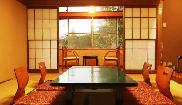 【客室一例】くつろぎ・ひときわ。旅の心を和ませる落ち着いた空間です。　