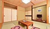 *和室（客室一例）/畳の香りがほのかに薫るお部屋で団欒のひと時をお過ごし下さい。